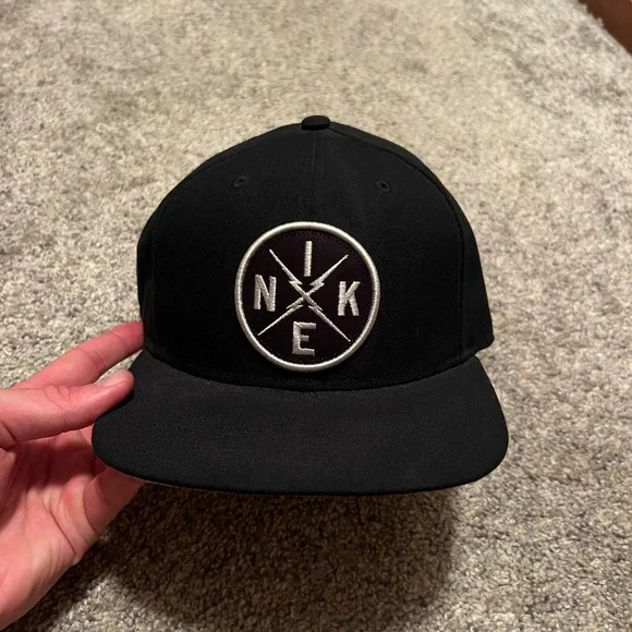 Nike - Snapback Hat - Picture 1 of 3